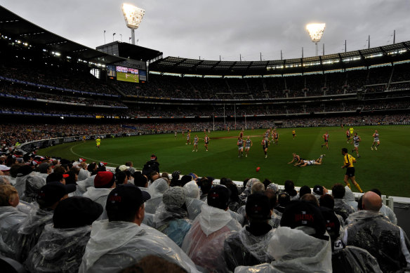 Footy fans in po<em></em>nchos at the 2009 grand final between Geelong and St Kilda.