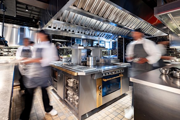 En un caso, un restaurante victoriano regional tuvo que devolver más de 50.000 dólares después de no pagar las multas.