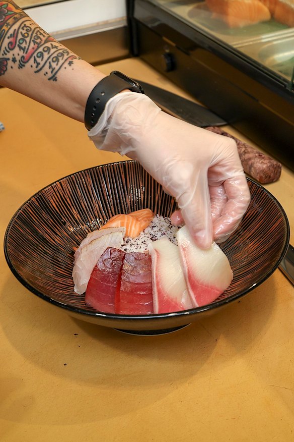 Chirashi preparation.