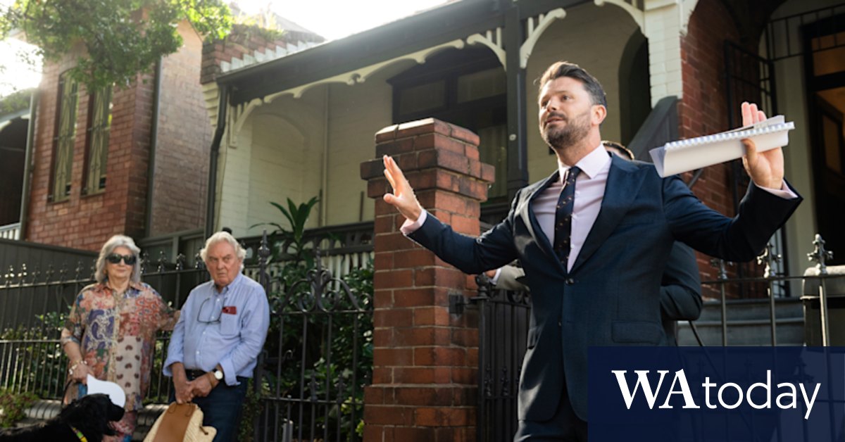 Sydney auctions: Parents compete for $3.08 million Glebe terrace for their adult children - Vimarsana News