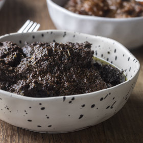 Anar bij.