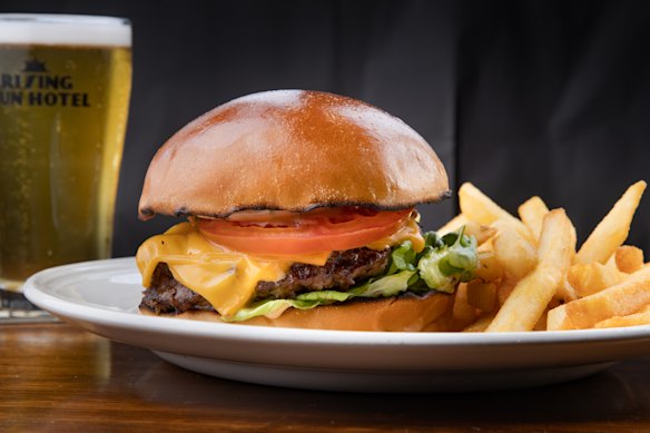 Cheeseburger and chips.