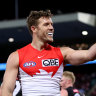 Swans win a thriller against Collingwood to keep their premiership hopes alive