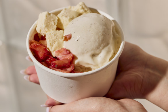 Strawberry cheesecake bingsu from CBD shop Sulbing.