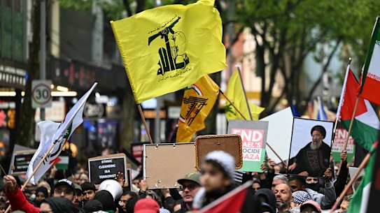 A Hezbollah flag can be seen at the pro-Palestine rally outside the State Library of Victoria on Sunday.