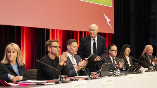 Qantas board unity.