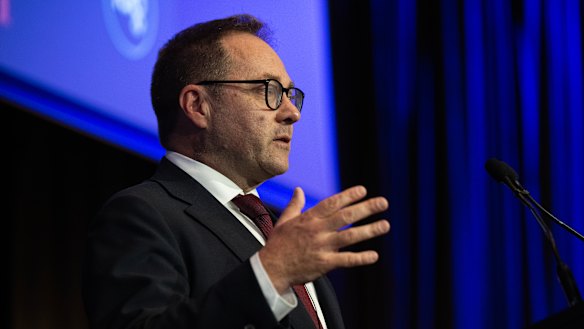 O Ministro dos Serviços Financeiros, Daniel Mulino, retratado em 2025.