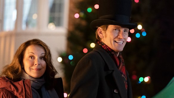 Elizabeth Perkins and Denis Leary in the stateside version of <i>The Moodys Christmas<i>.