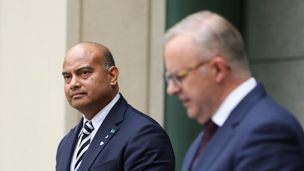 Новини Австралії в прямому ефірі: інфляція зросла до 3,2 відсотка, зниження ставки малоймовірне; Crown Resorts знову повертається до прибутку; Внаслідок авіаудару ізраїльської авіації по сектору Газа загинули 60 осіб, у тому числі діти