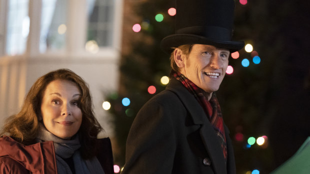 Elizabeth Perkins and Denis Leary in the stateside version of <i>The Moodys Christmas<i>.