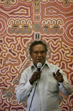 Harry Jakamarra Nelson speaking at a meeting in the NT where the Federal Government's Intervention into Aboriginal Communities was discussed.