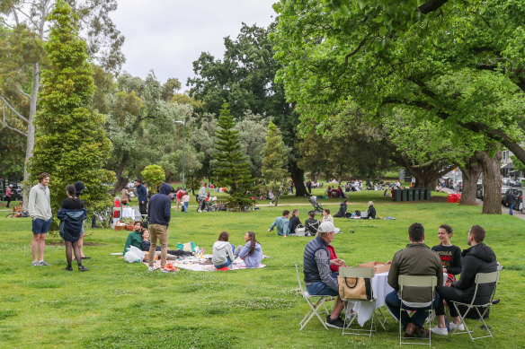 Picnics at the Royal Botanic Gardens.