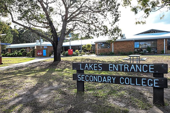 Lakes Entrance Secondary College has been chosen as The Age’s first-ever Schools that Excel winner for vocational education for its improvement in its VET completion rates.