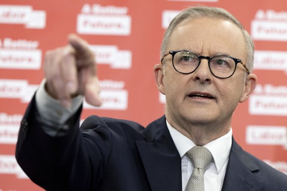 Opposition leader Anthony Albanese is working to control his media conferences on his own terms.