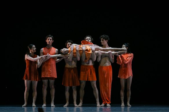 Seven Days features a stripped-back cast of seven dancers.  