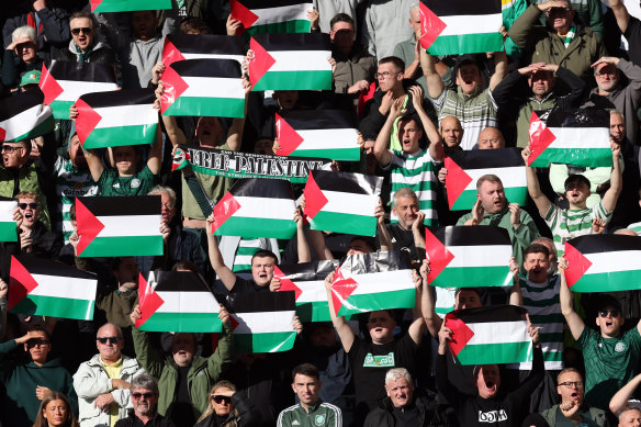 The Scottish soccer club Celtic’s supporters have defied a ban on Palestinian and Israeli flags. 