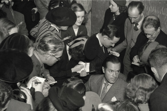 Bob Hope in Sydney in 1944, after his plane crashed and he stayed at the CTA.