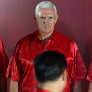 US Vice-President Mike Pence and Chinese President Xi Jinping before the official family photograph at the APEC forum in Port Moresby.