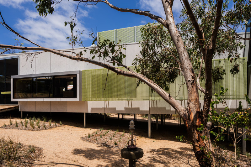The Aireys Inlet house is constructed from compressed cement panels and pearlescent-coloured translucent fibre-reinforced plastic.