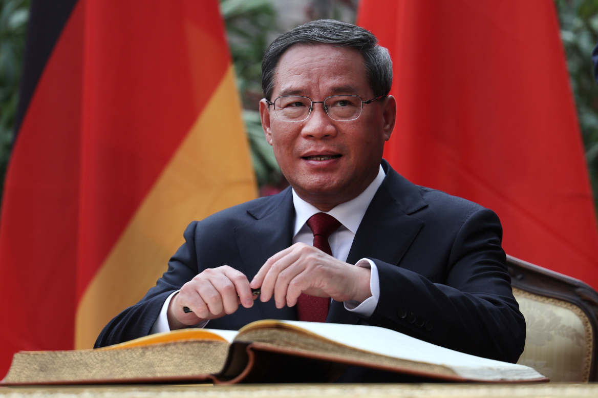 Премьер госсовета китая ли кэцян. Кнр ли кэцян. Премьер министр китая. Премьер государственного совета кнр ли кэцян. Премьер министр китая.