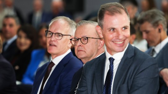 Michael Miller, executive chair of News Corp Australasia, left, with Prime Minister and Anthony Albanese and Daily Telegraph editor Ben English during the last election campaign.