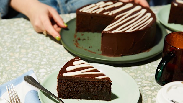 Would it even be an Australian mud cake without that signature white squiggle?