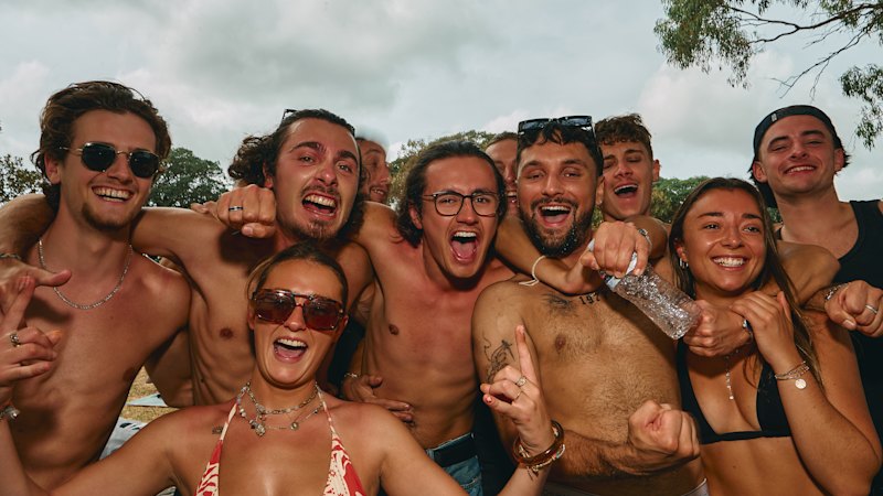 Sydney NYE LIVE updates: Thousands flock to vantage points; Heavy police presence expected
