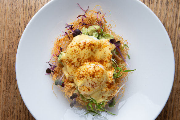 The “Benny Nest” (eggs benedict on kataifi pastry).