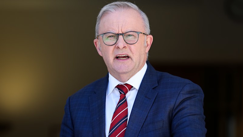 Former royal commissioner says federal inquiry must be held into Bondi shooting