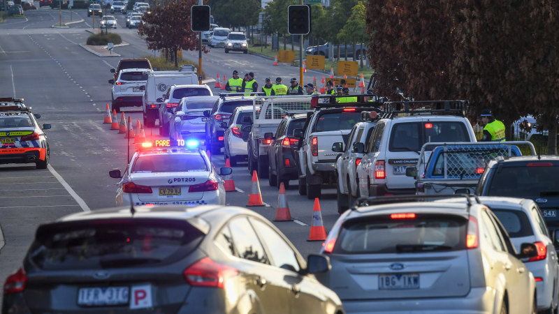 Coronavirus Victoria Long Queues At Victorian Nsw Border As Gladys Berejiklian Warns Of Tougher Restrictions