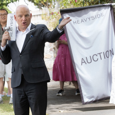 House values tumble in Sydney, Melbourne as economy struggles