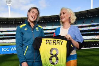 Cricket hopes pop star Perry can secure a world-record roar