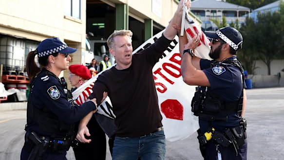 Pennings at a protest in Pinkenba.