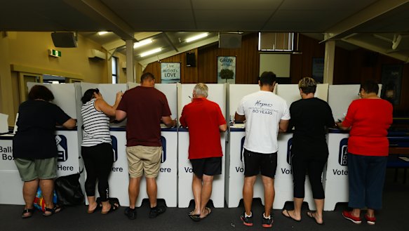 Voters may be about to remove a federal government but without enthusiasm for the alternative. 