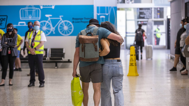 The first international passenger flight  from New Zealand since the height of the coronavirus pandemic arrives at Melbourne Airport in November 2020.