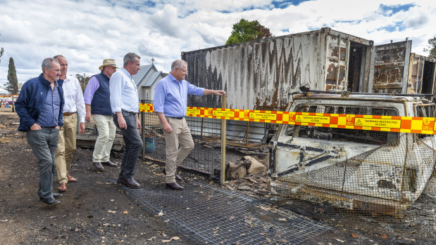 Prime Minister Scott Morrison(right) visits fire affected Rappville