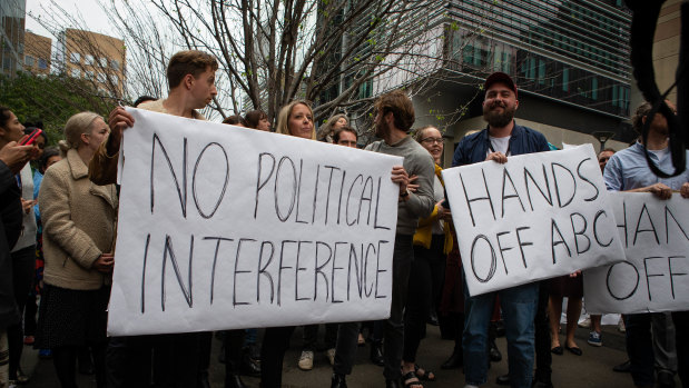 ABC staff in Sydney speak out after Justin Milne's email calling for a senior journalist to be fired.