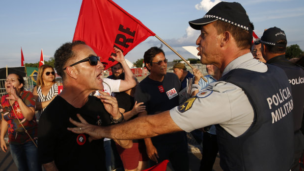 Police attempt to defuse tensions between supporters of jailed former president Lula and President Jair Bolsonaro as both groups keep vigil outside the Supreme Court in Brasilia on Thursday.
