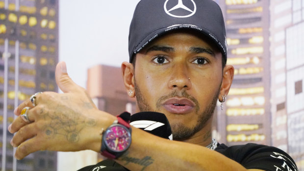 Lewis Hamilton has assured fans that he is not experiencing any flu-like symptoms.