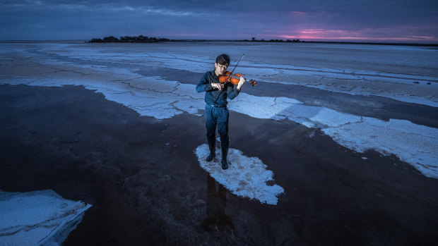 Xiuyu ‘Aldrich’ Han plays his violin at Lake Tyrell in 2019. 