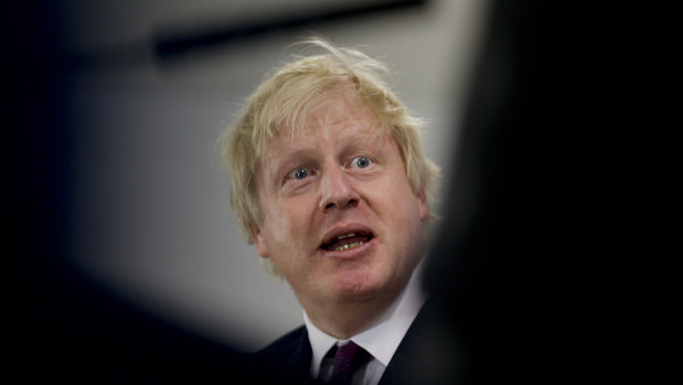 Former British foreign secretary Boris Johnson has attracted controversy with new comments on burqas.
