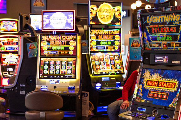 From Thursday, players using Crown Melbourne’s 2500 poker machines will be required to use a swipe card to set maximum losses and time spent.