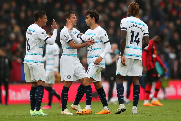 Chelsea players enjoy their victory.