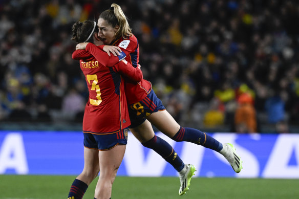 Olga Carmona celebrates after re-taking the lead for Spain.