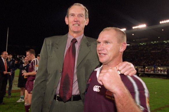 Wayne Bennett and Allan Langer after a 2001 State of Origin victory.