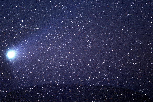 Halley’s Comet over Uluru in 1986. 
