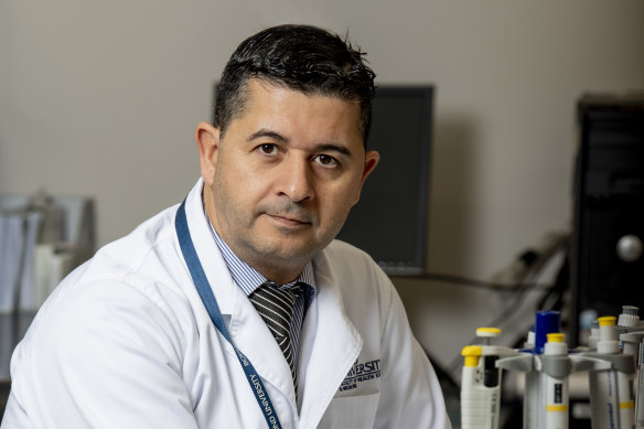 Associate Professor Lotti Tajouri at Bond University is an expert in molecular genetics, which he used to identify 2204 microbes on 20 doctors’ phones.