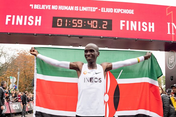 Eliud Kipchoge celebrates his “record” marathon time in Vienna in 2019.