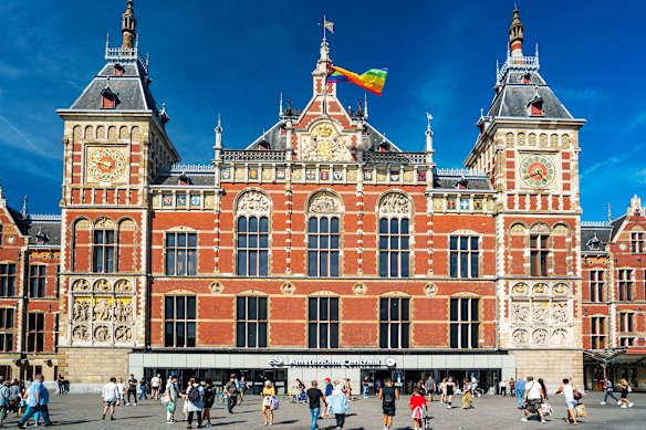 With inadequate indicator boards, it can be easy to go off the rails at Amsterdam Central Station.