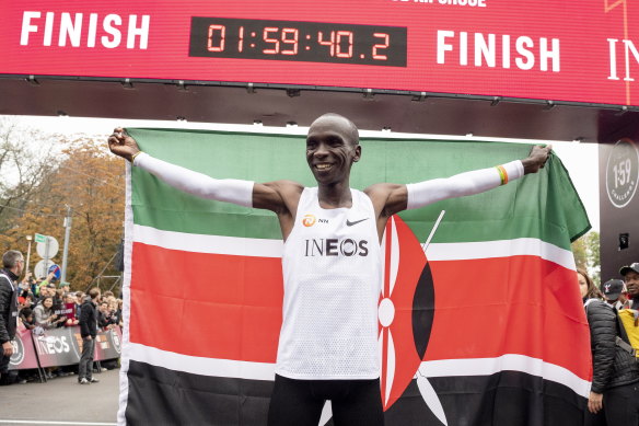 Eliud Kipchoge celebrates his “record” marathon time in Vienna in 2019.